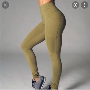 Buffbunny Olive Green Leggings Size Small!!
